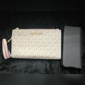 Michael kors wristlet